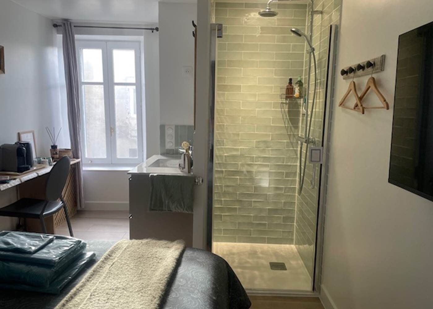 La douche chambre verte