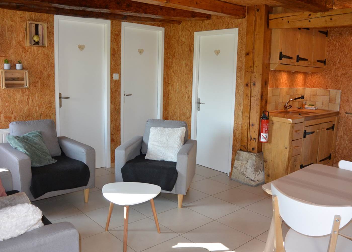 Gîte Tré le grenier - charmant gîte - Gîte le Bas - pour 5 personnes - salon & cuisine