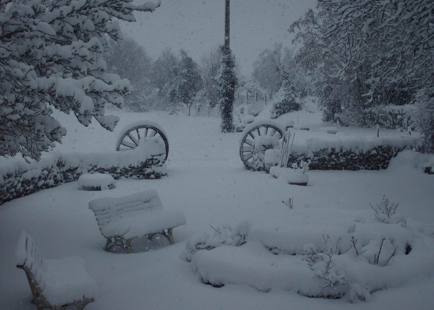 parc et jardins sous la neige au Ranch des Lacs