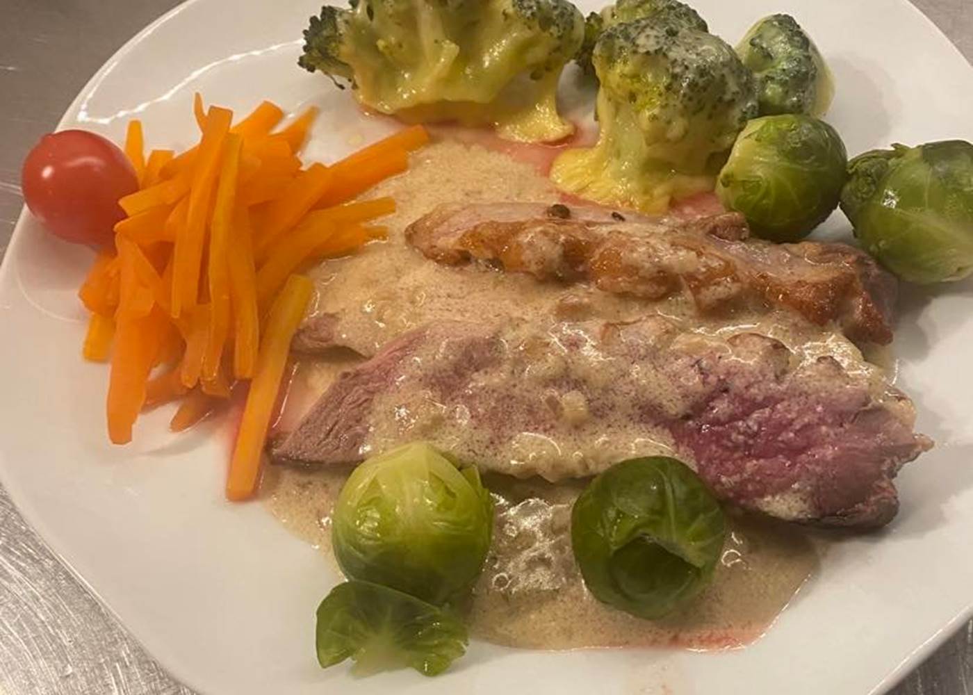 Magret de canard sauce échalotes