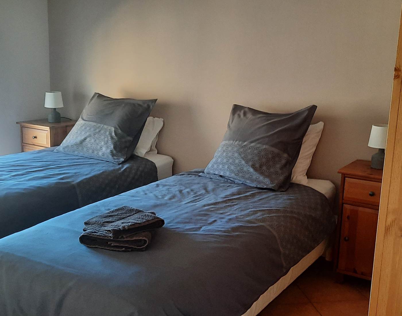 Chambre avec 2 lits simples