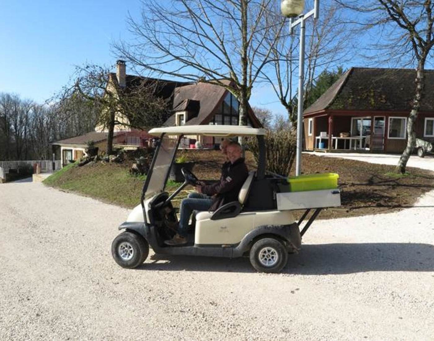 La golf-car, toujours prête !