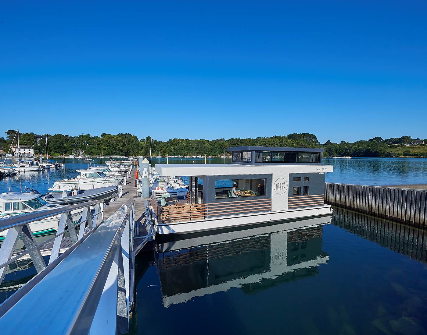 Lodge boat Fleur d'Ô - Ponton A ©Y. Zedda