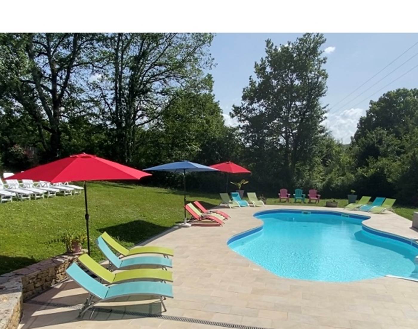 Piscine commune  des gîtes