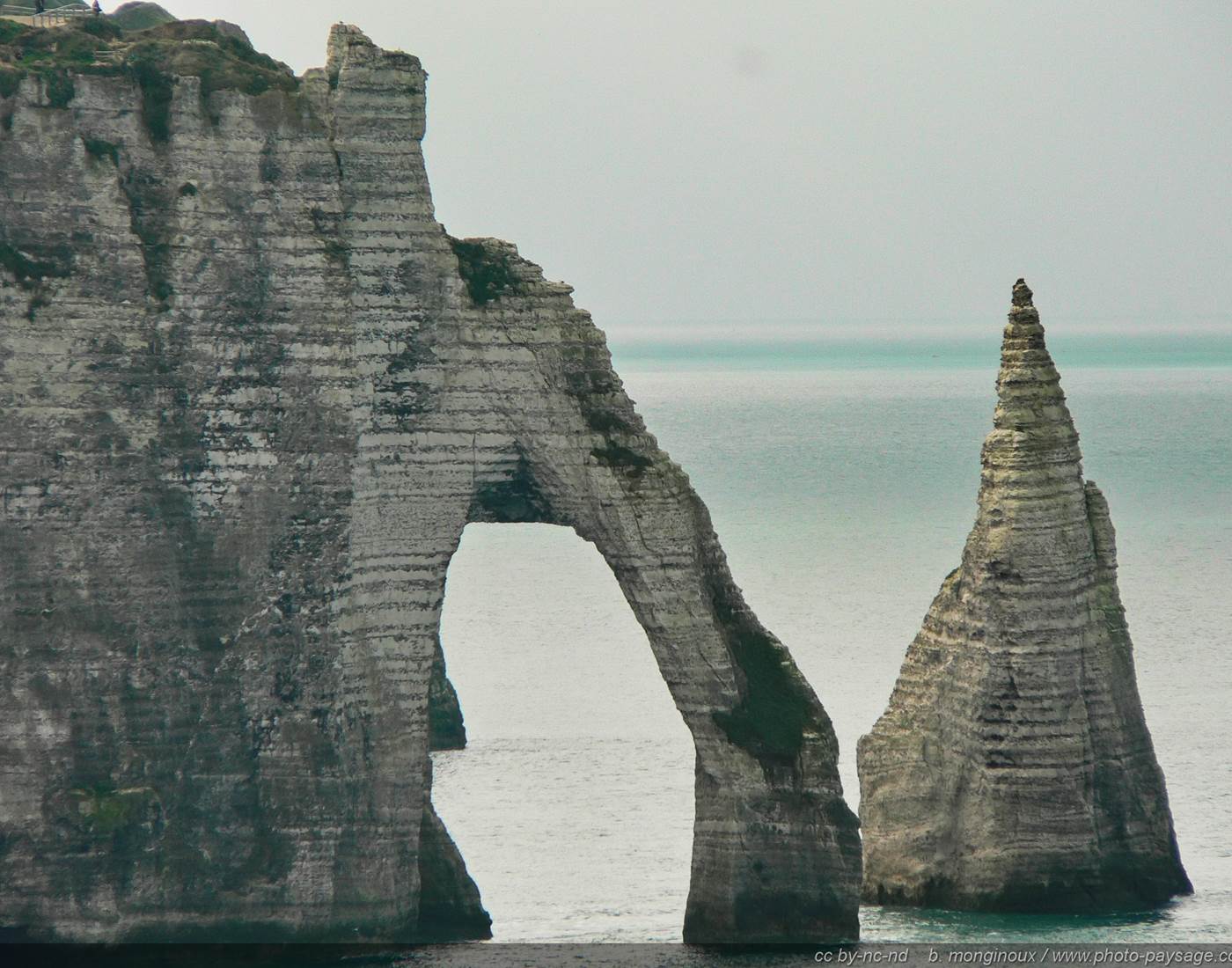 etretat-la-porte-d-aval-et-l-aiguille-creuse