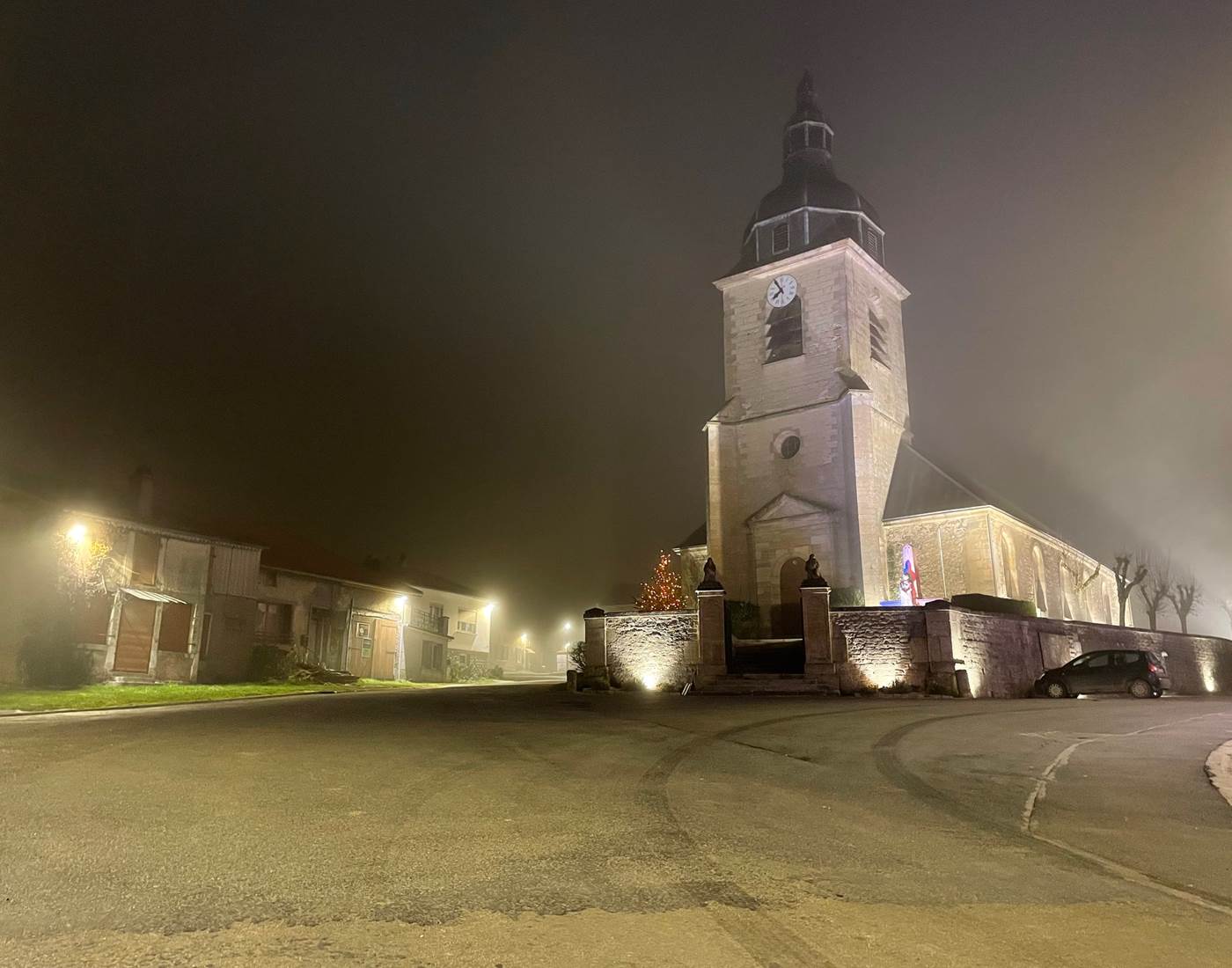 Découvrez le village de jour et... de nuit !-page