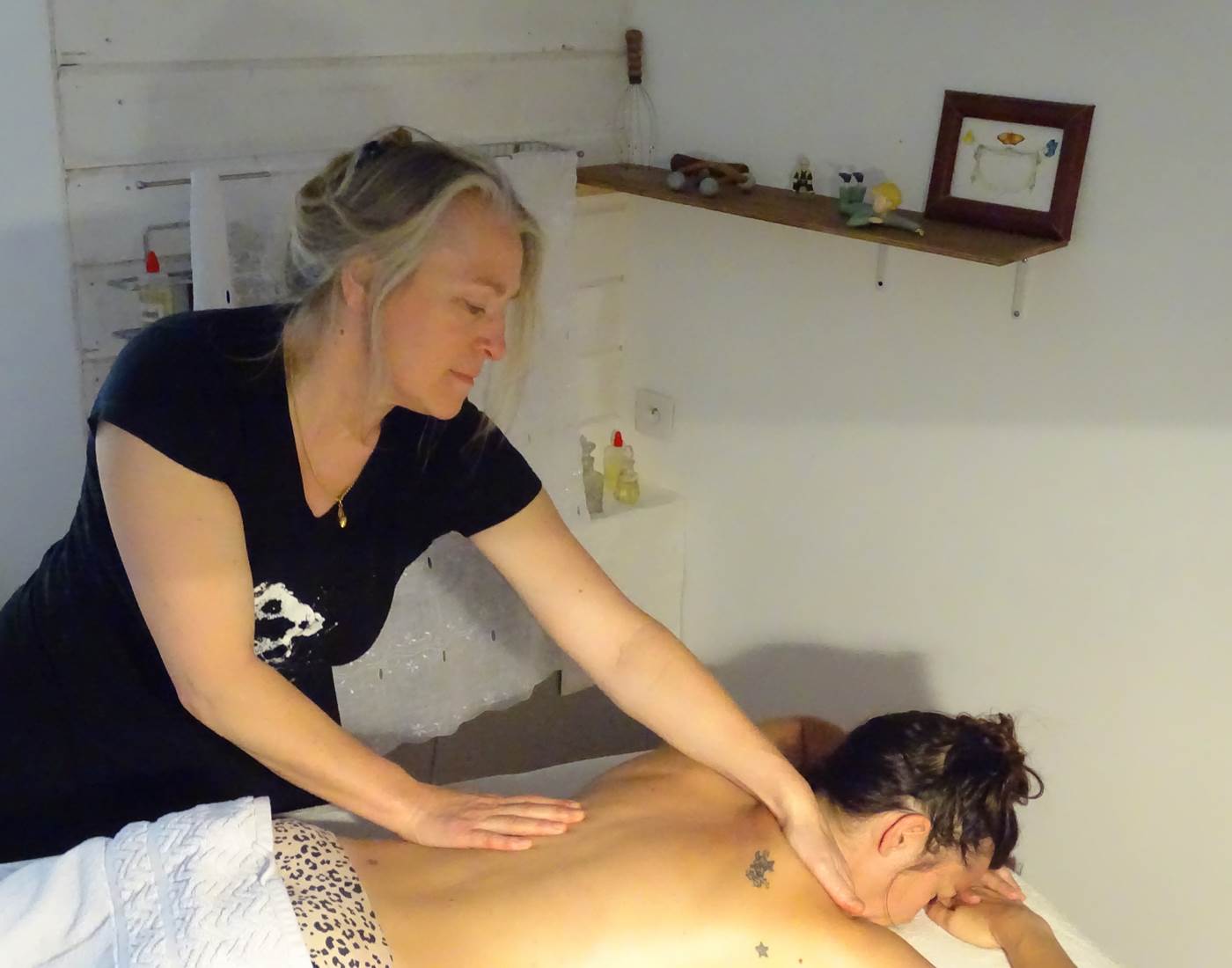 Massage bien-être sur table avec du lait de massage - chez d'Jill à Nolay, près de Beaune-page