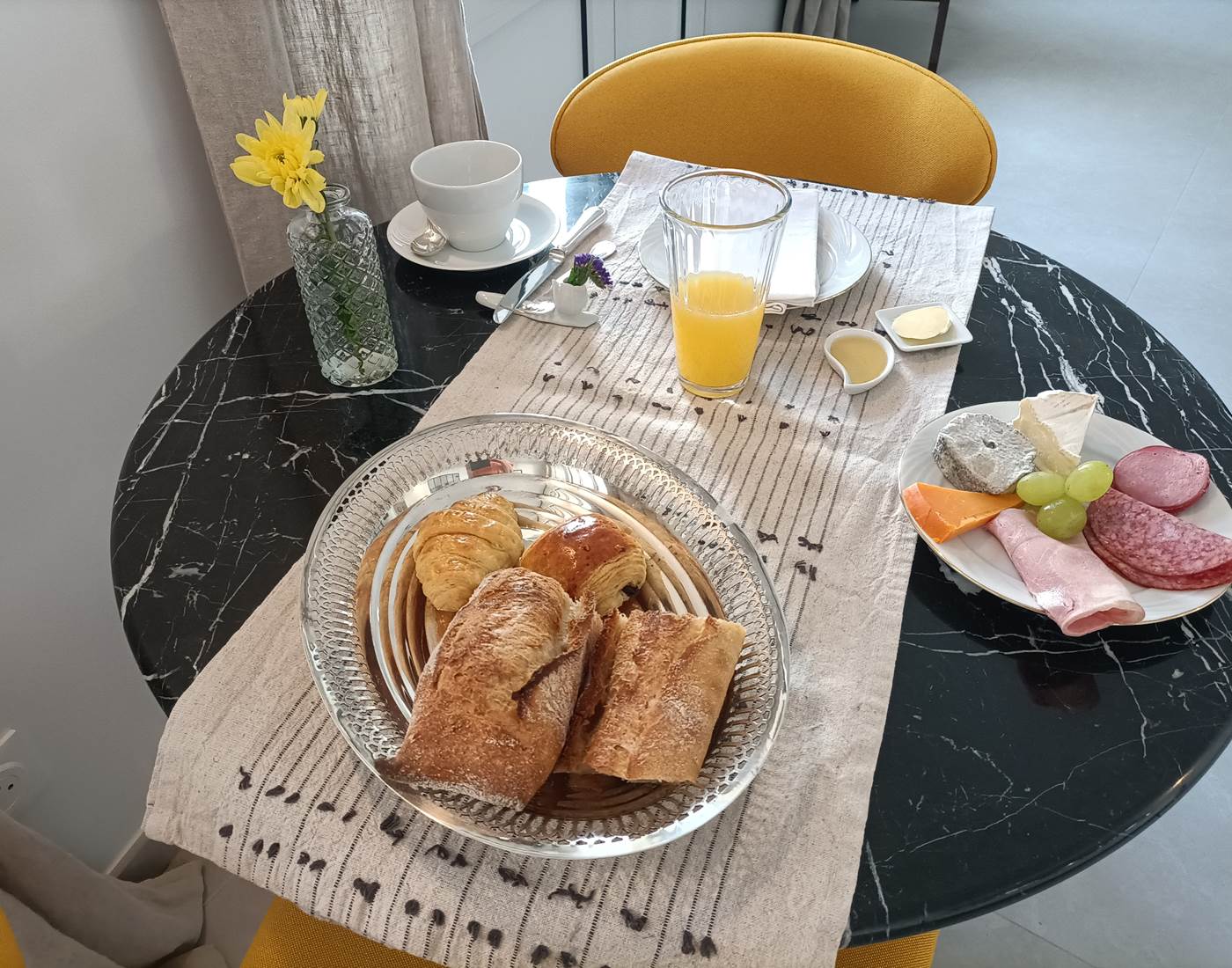 Villa Buffon Angers petit déjeuner option Tradition avec supplément