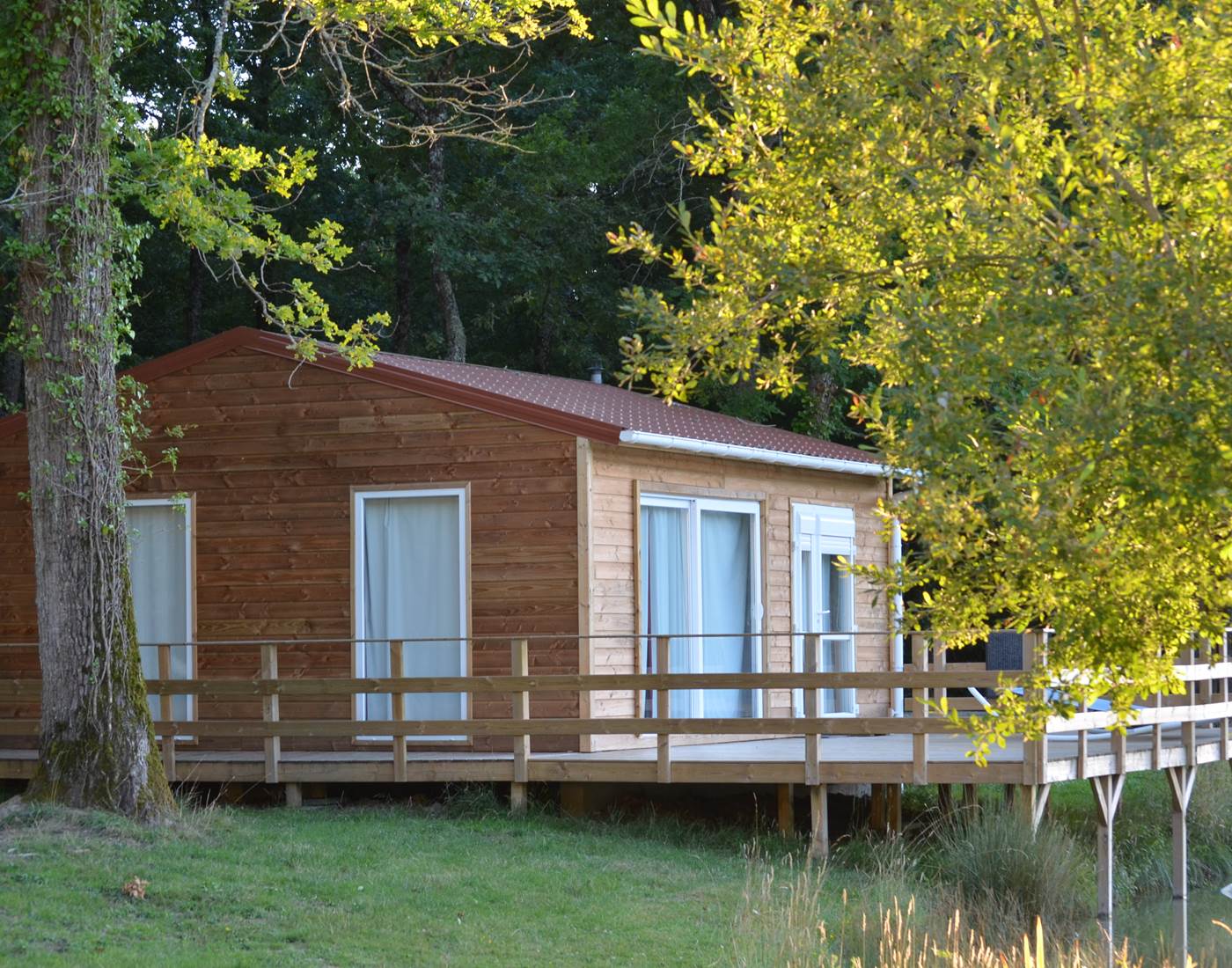 le chalet zen avec terrasse sur l'étang