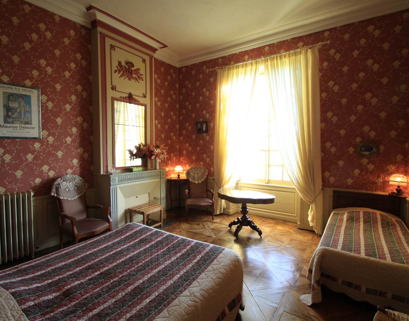 Delavier chambre avec  parquet  salle de bain privée vues sur jardin