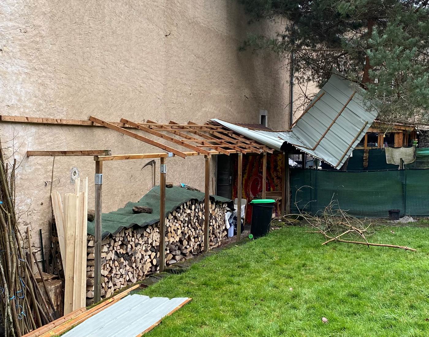 Toit arraché par le vent