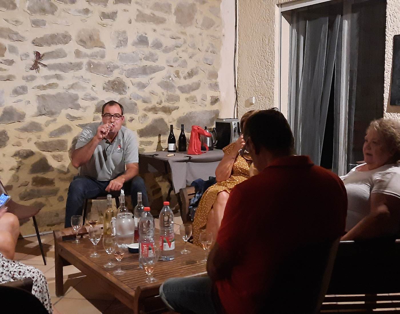 Jérôme du Domaine Pierre Fil explications sur la macération carbonique