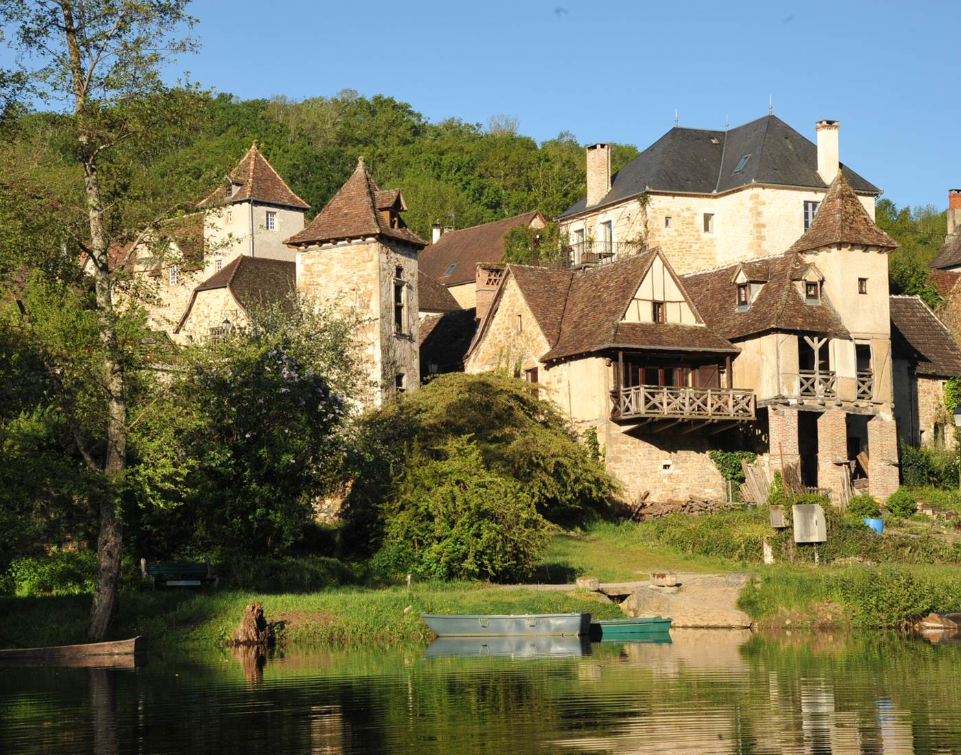 Les Terrasses de Carennac depuis la Dordogne