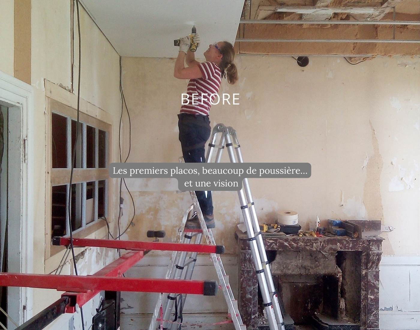Salon en chantier avant rénovation, auto-rénovation d’un manoir ancien dans l'Ain