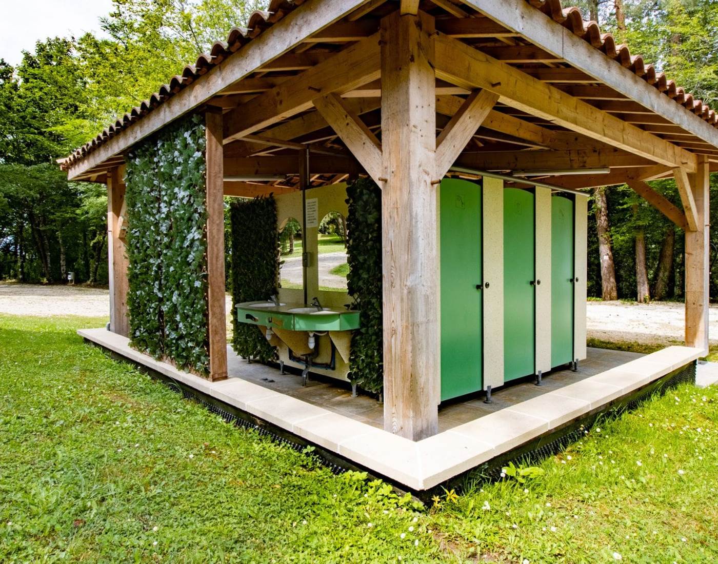 Le bloc sanitaire réservé aux camping-caristes