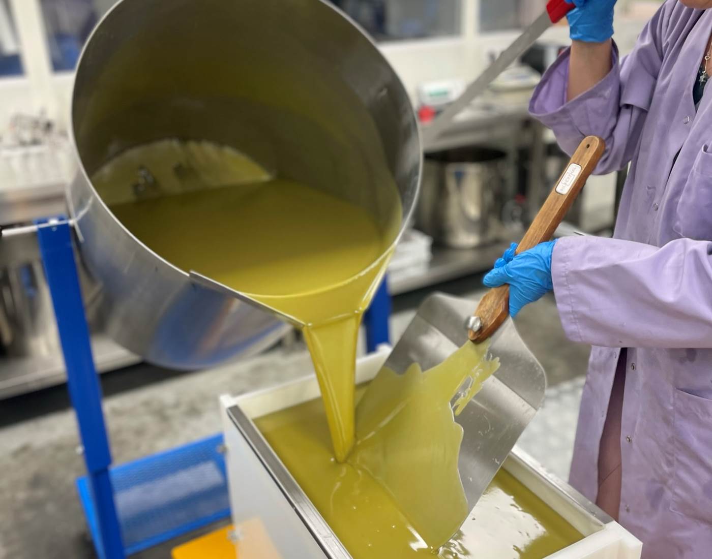 coulage-savon-lait-ânesse-bergamote