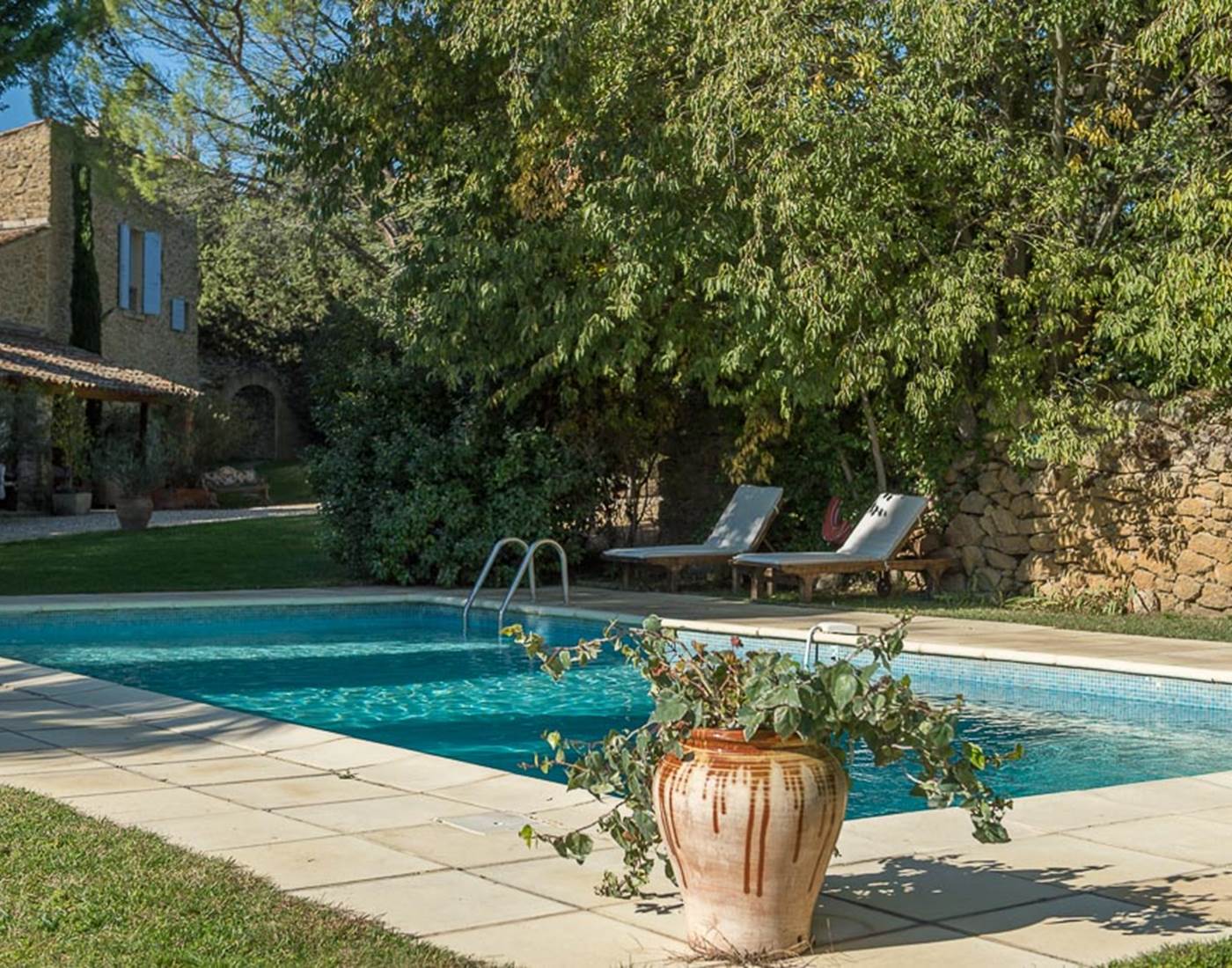 Après tous ces évènements, farniente au bord de la piscine...