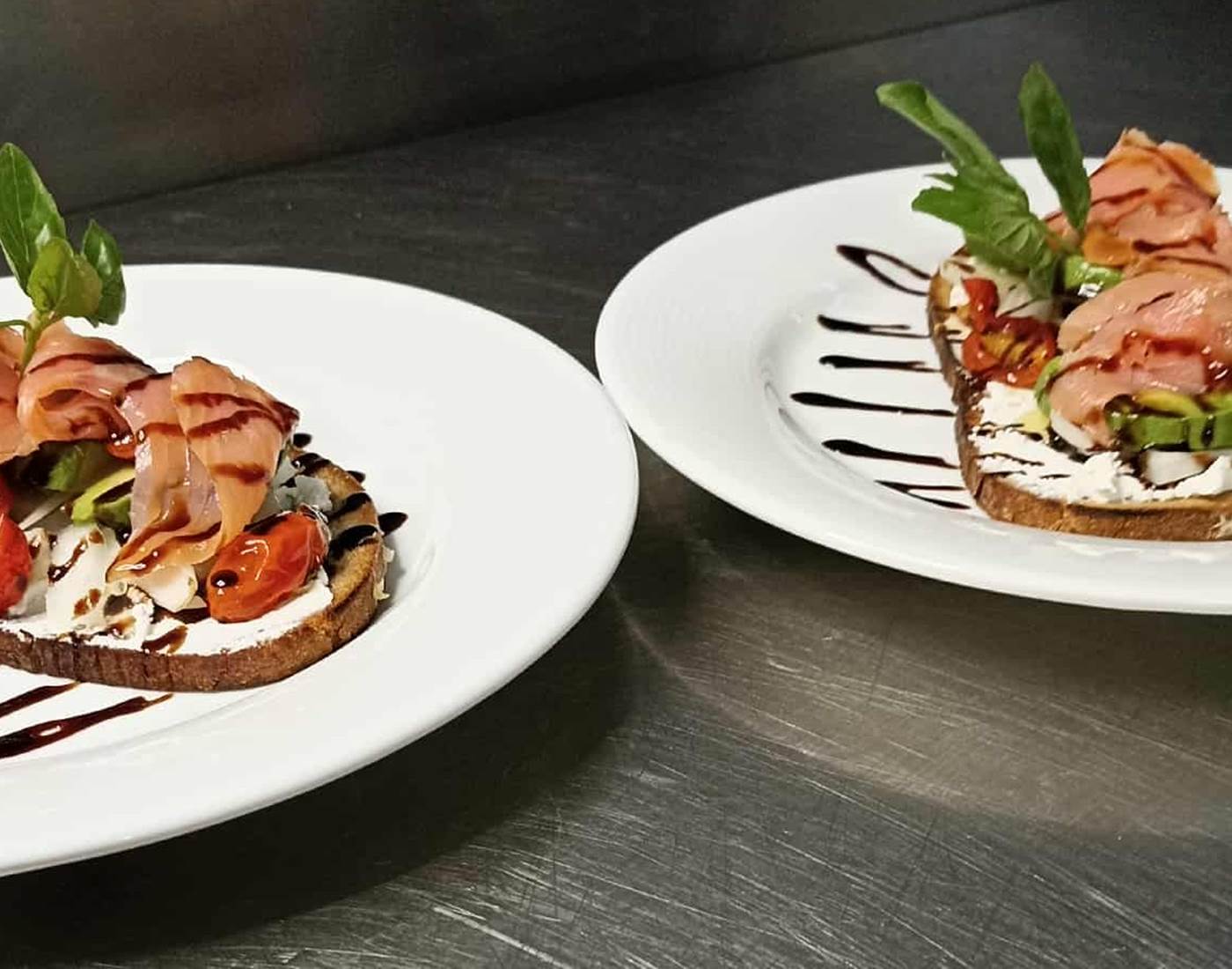 L’échappée d’été au saumon fumé Hôtel Restaurant La Sapinière pied des pistes Saint Lary Soulan Hautes Pyrénées (65)