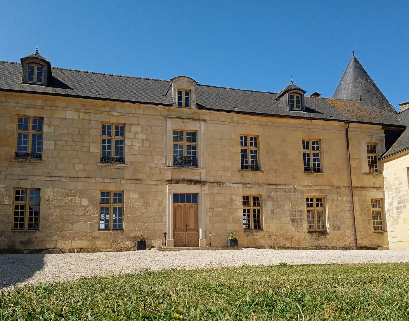 Façade et entrée du Corps de Logis