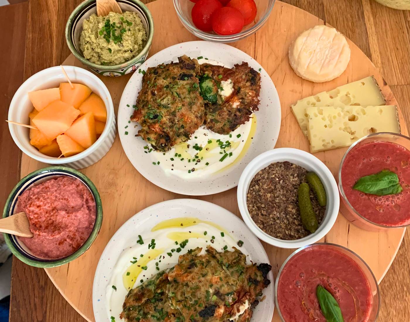 Nos planches, galettes de tomates aux herbes, terrine de champignons-page
