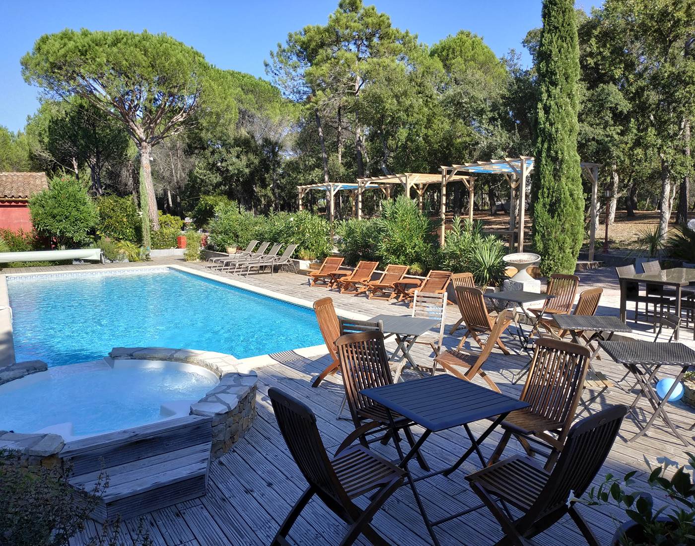 Aménagement autour de la piscine