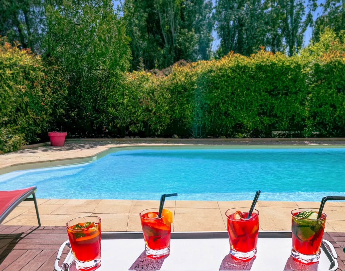 Au bord de la piscine