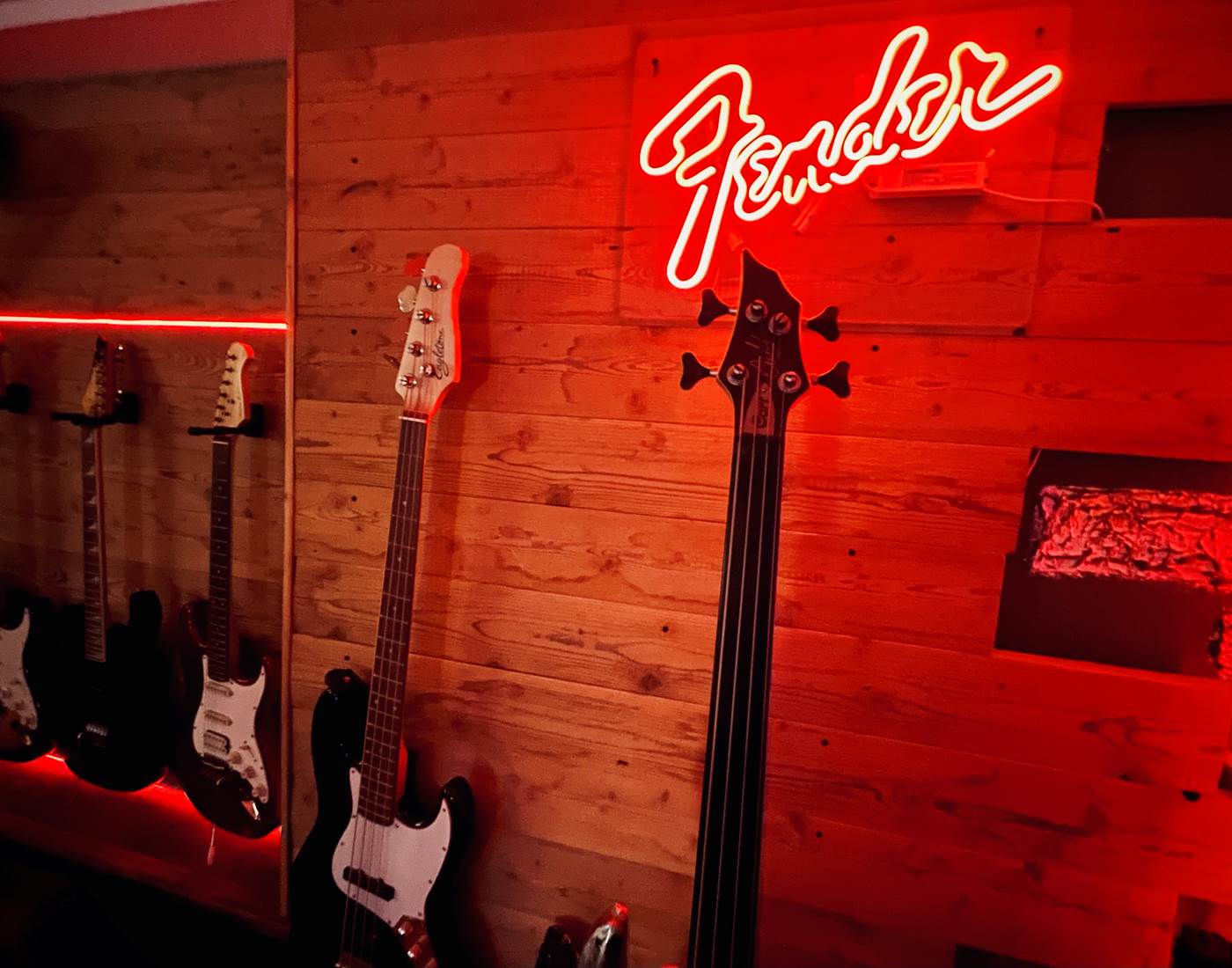 live music scene I love guitars