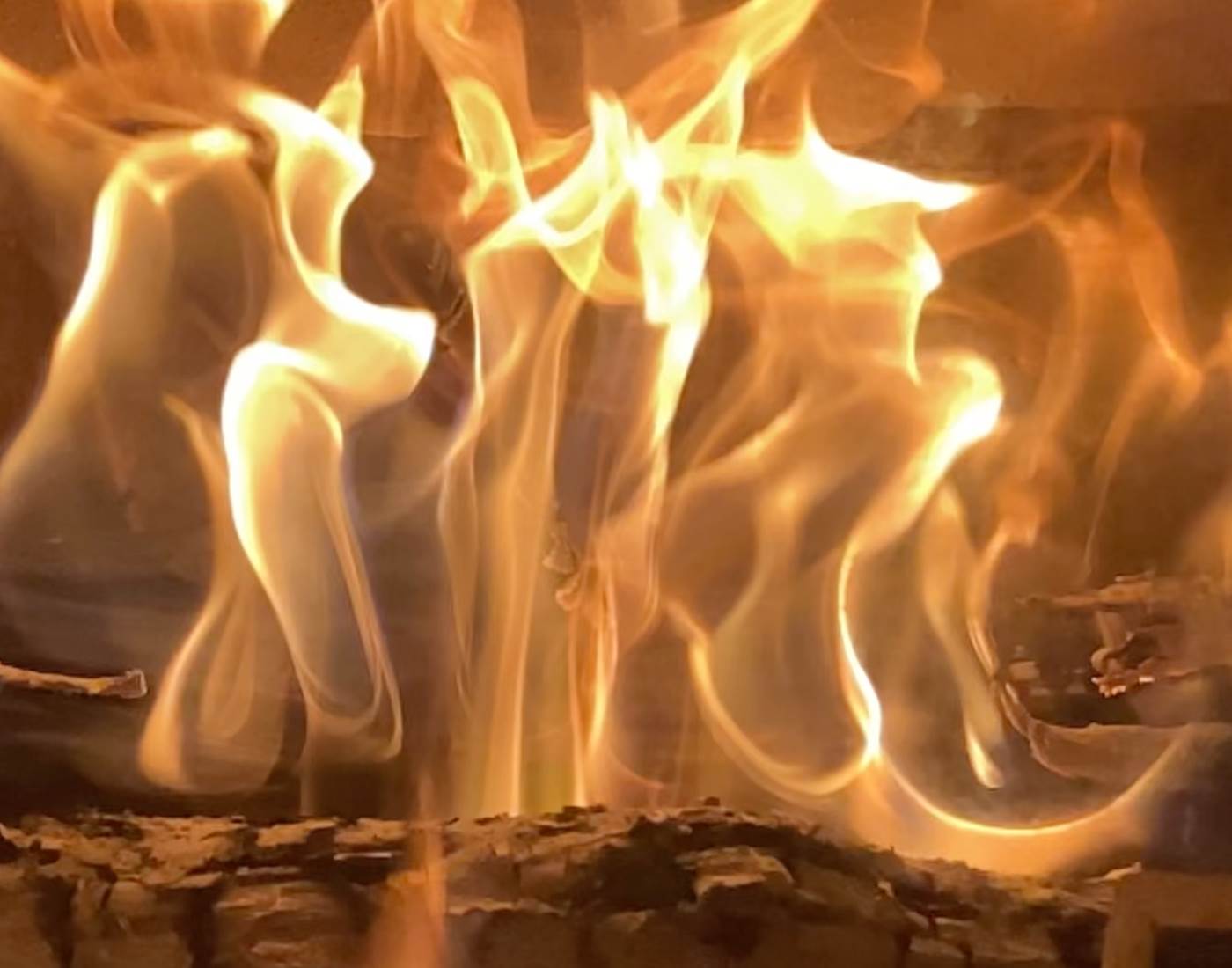 Ma télévision, la danse des flammes et tout ce que le feu maîtrisé transporte dans notre imaginaire.-page