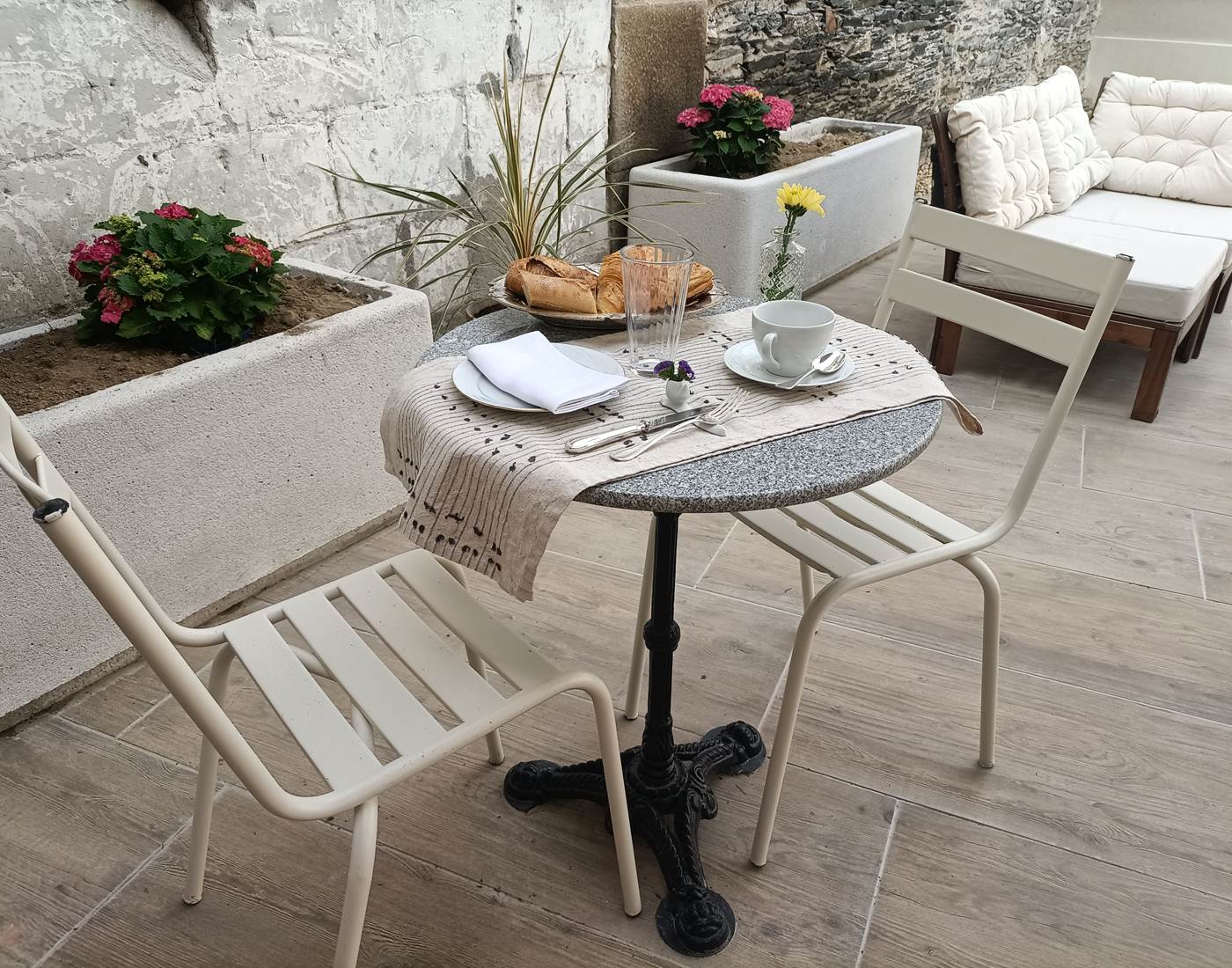 Villa Buffon Angers petit déjeuner en terrasse
