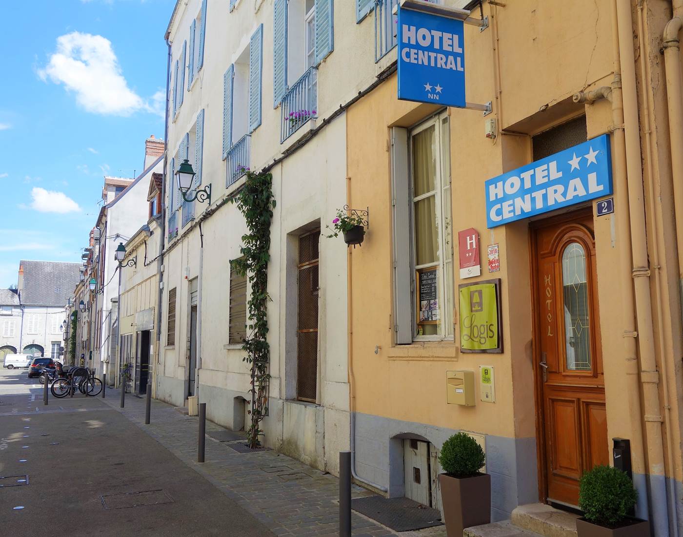 Façade Hôtel Central Montargis