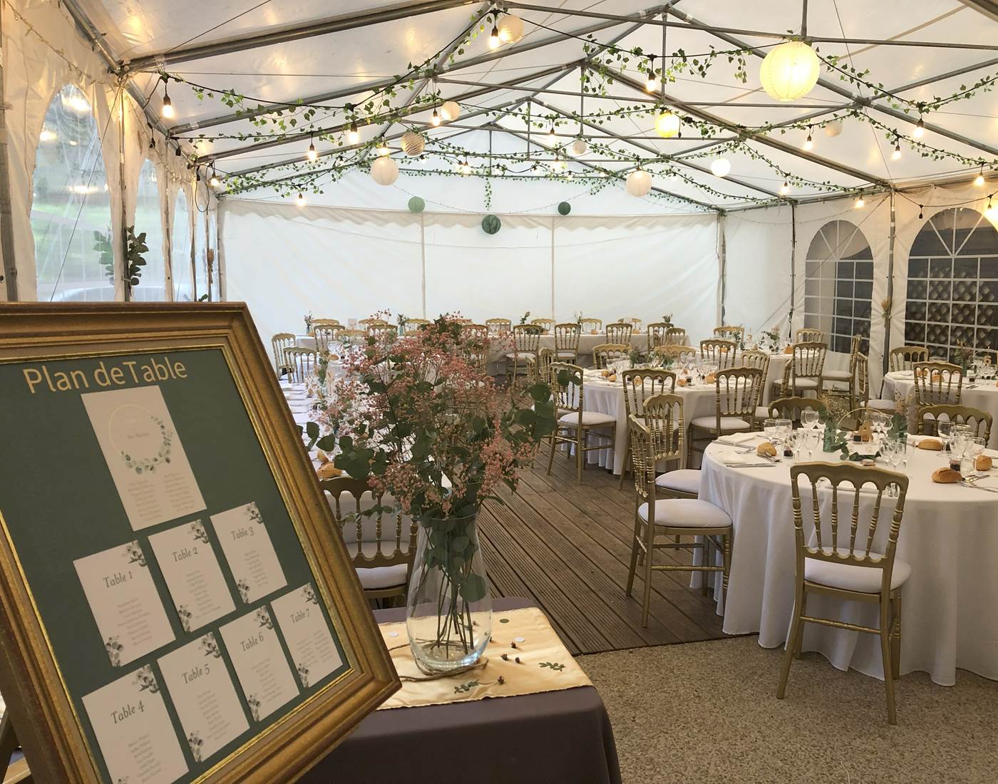 Repas de mariage sous chapiteau