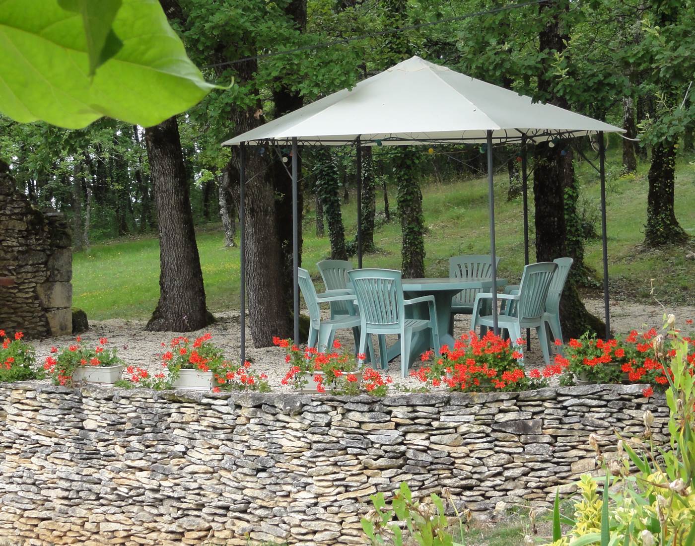 gazebo chambres d'hotes feuillantines dordogne-page