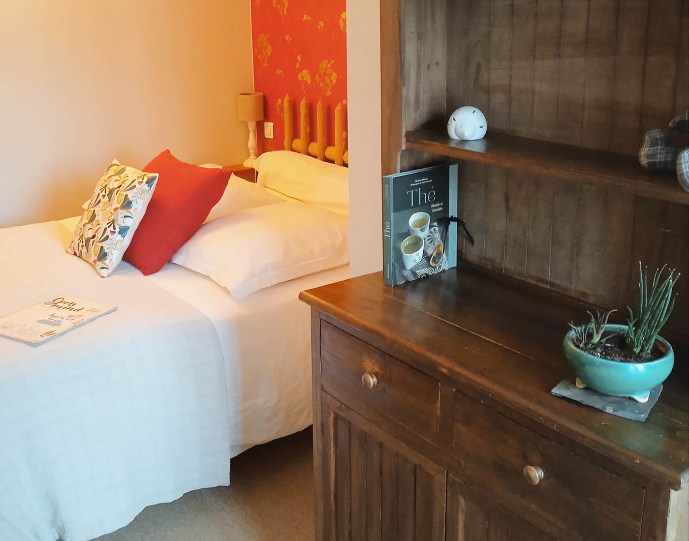 Dans la chambre - chambre d'hôtes l'Éphémère à Limoges