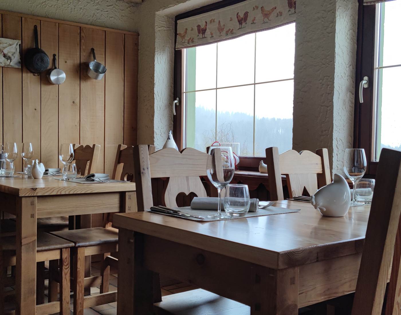 salle amanger avec vue sur le massif des vosges