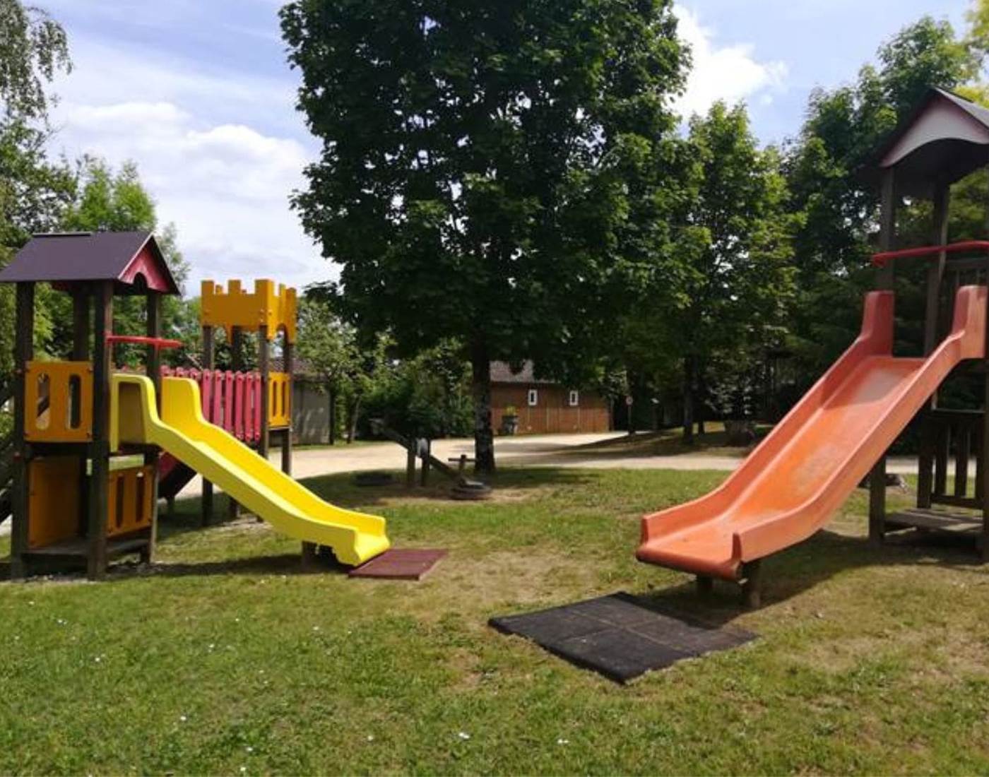 L'aire de jeux de plein air pour les plus jeunes