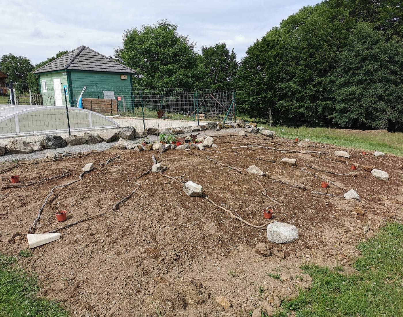 Le jardin des aromatiques des maisons de Coline prêt à planter