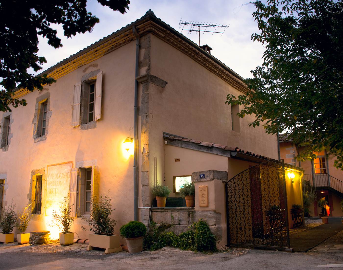 Entrée hôtel côté Pays de Cocagne