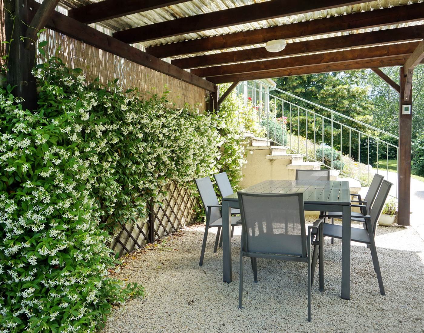 Pergola et jasmin chambres d'hôtes dordogne Les Feuillantines-page