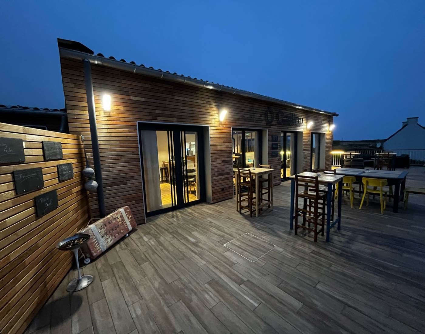 Façade côté mer de nuit