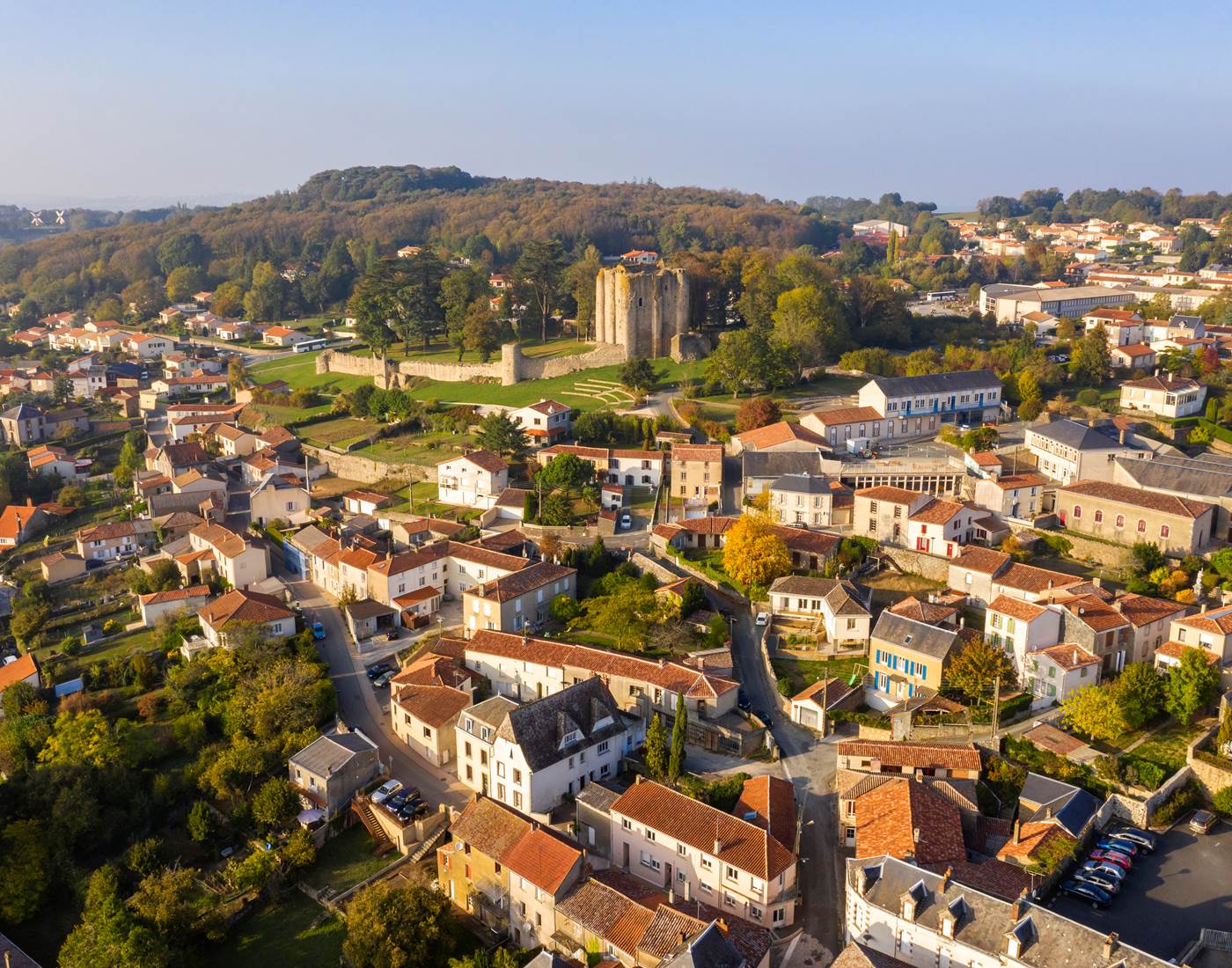 vue aérienne de pouzauges-page