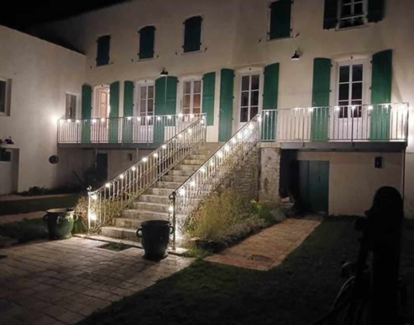 MaisonMer côté jardin de nuit