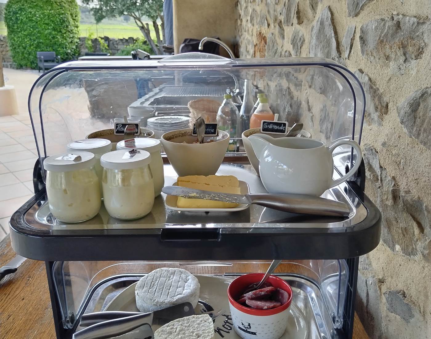 Petit-déjeuner local et maison aux chambres d'hôtes du Le Coq du Nord-Mailhac