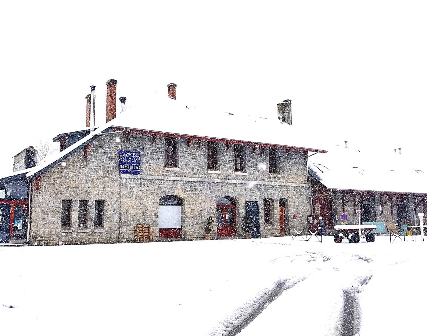 hôtel sous la neige
