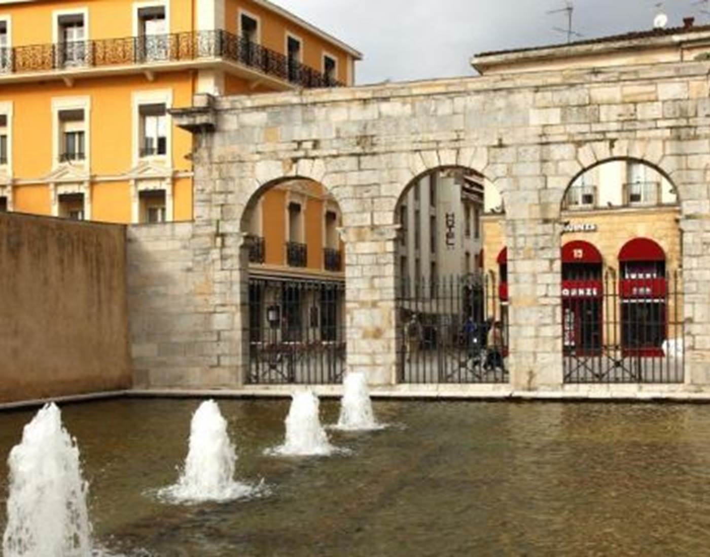 La Fontaine Chaude-page