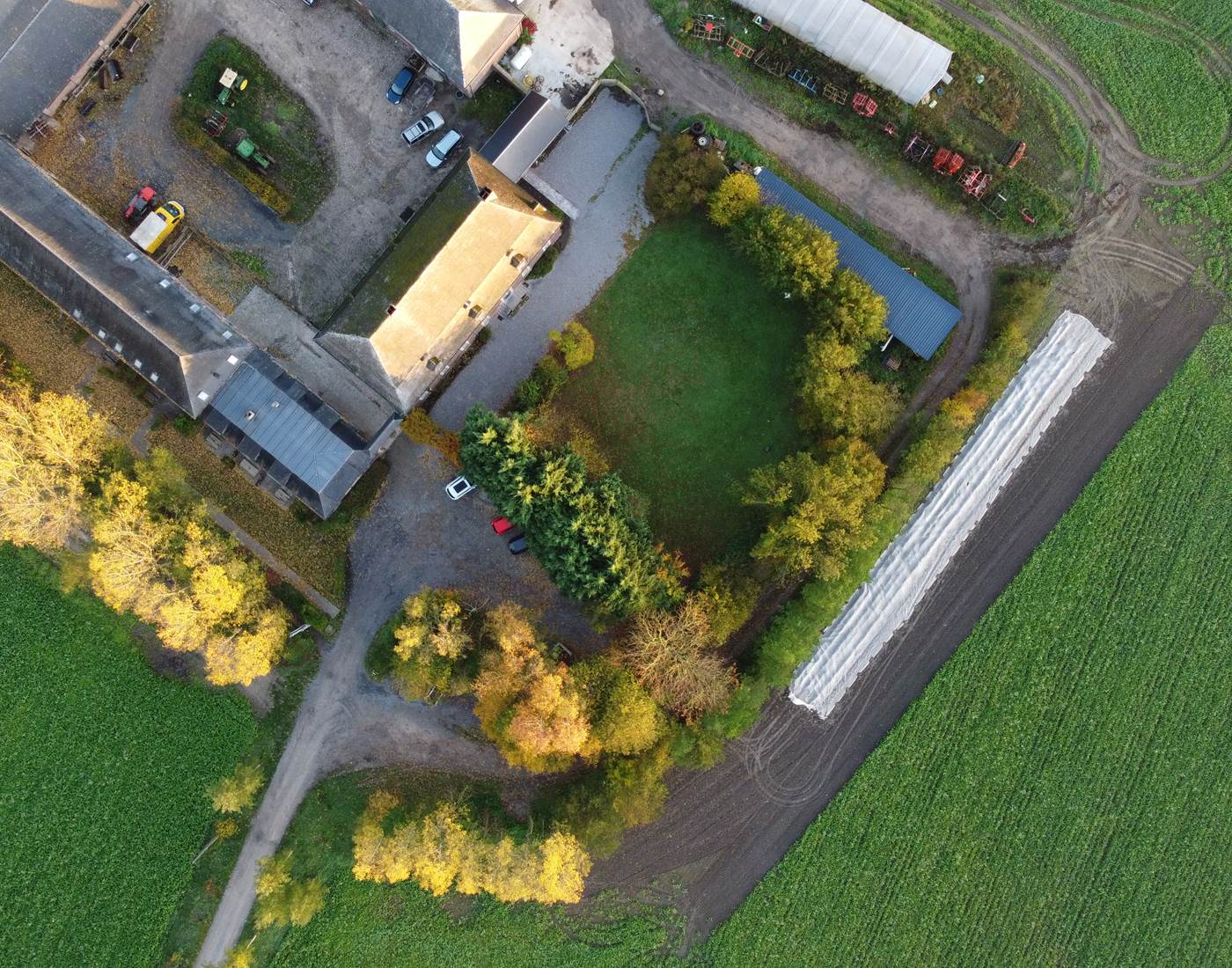 ferme de l'hosté vue du ciel