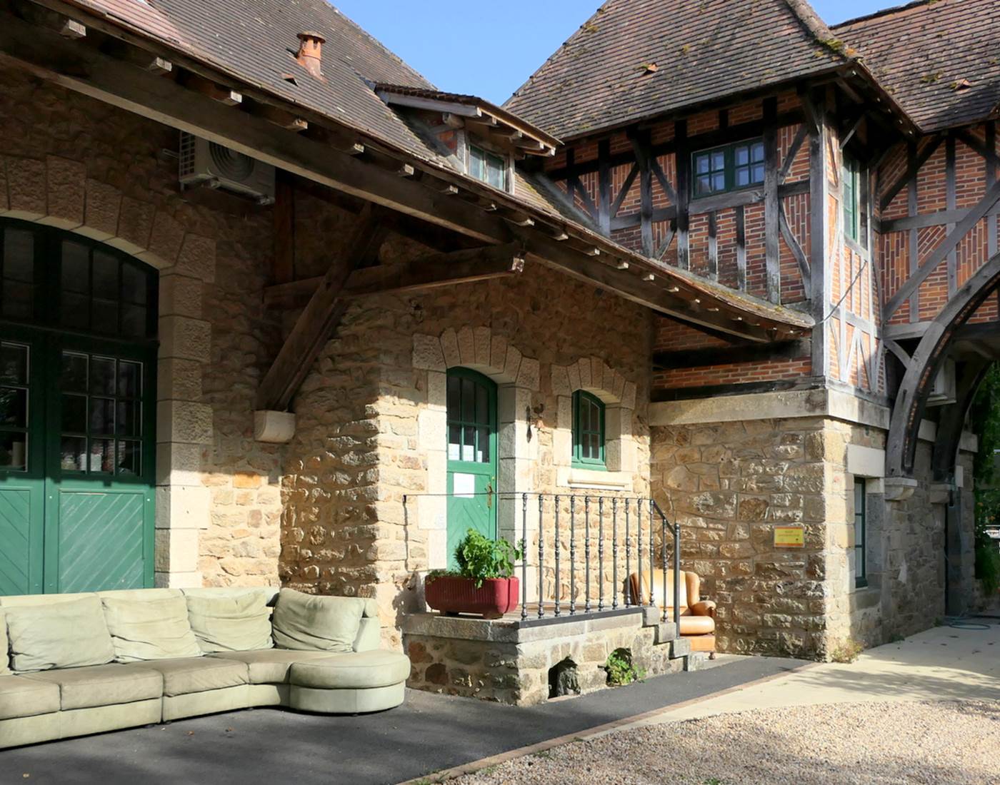 Entrée cabinet naturo. au moulin des Combes