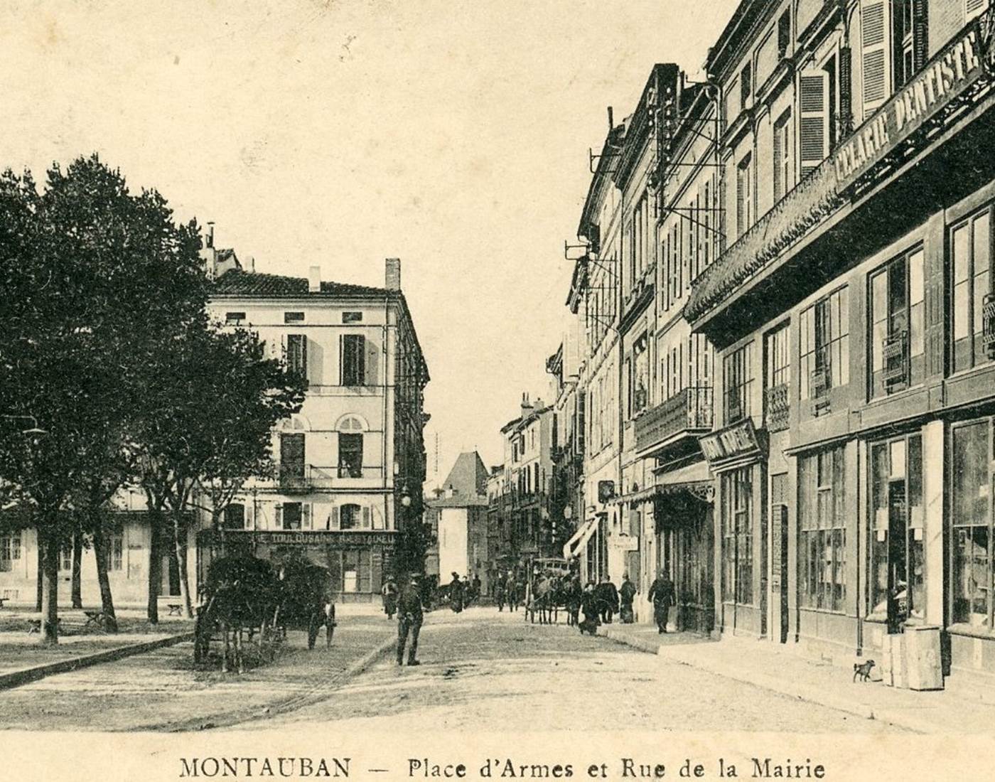La Place d'Armes en 1910 avec le Musée Ingres au fond de la rue...