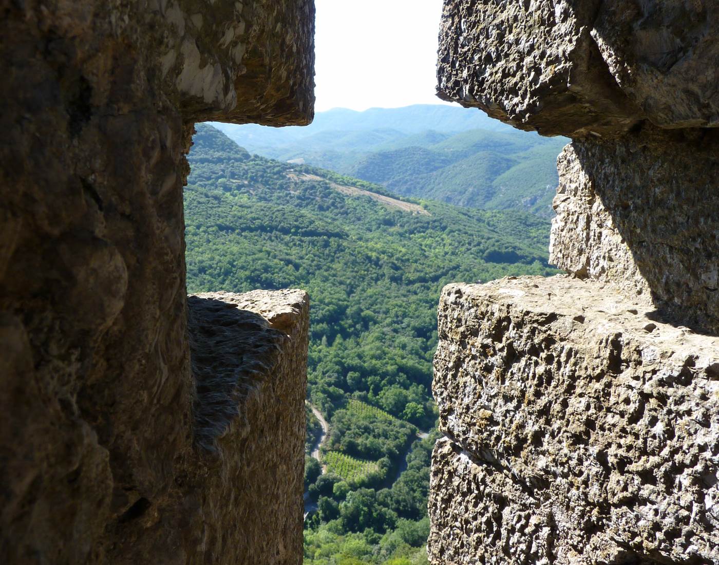 Château de Termes - fenêtre en croix