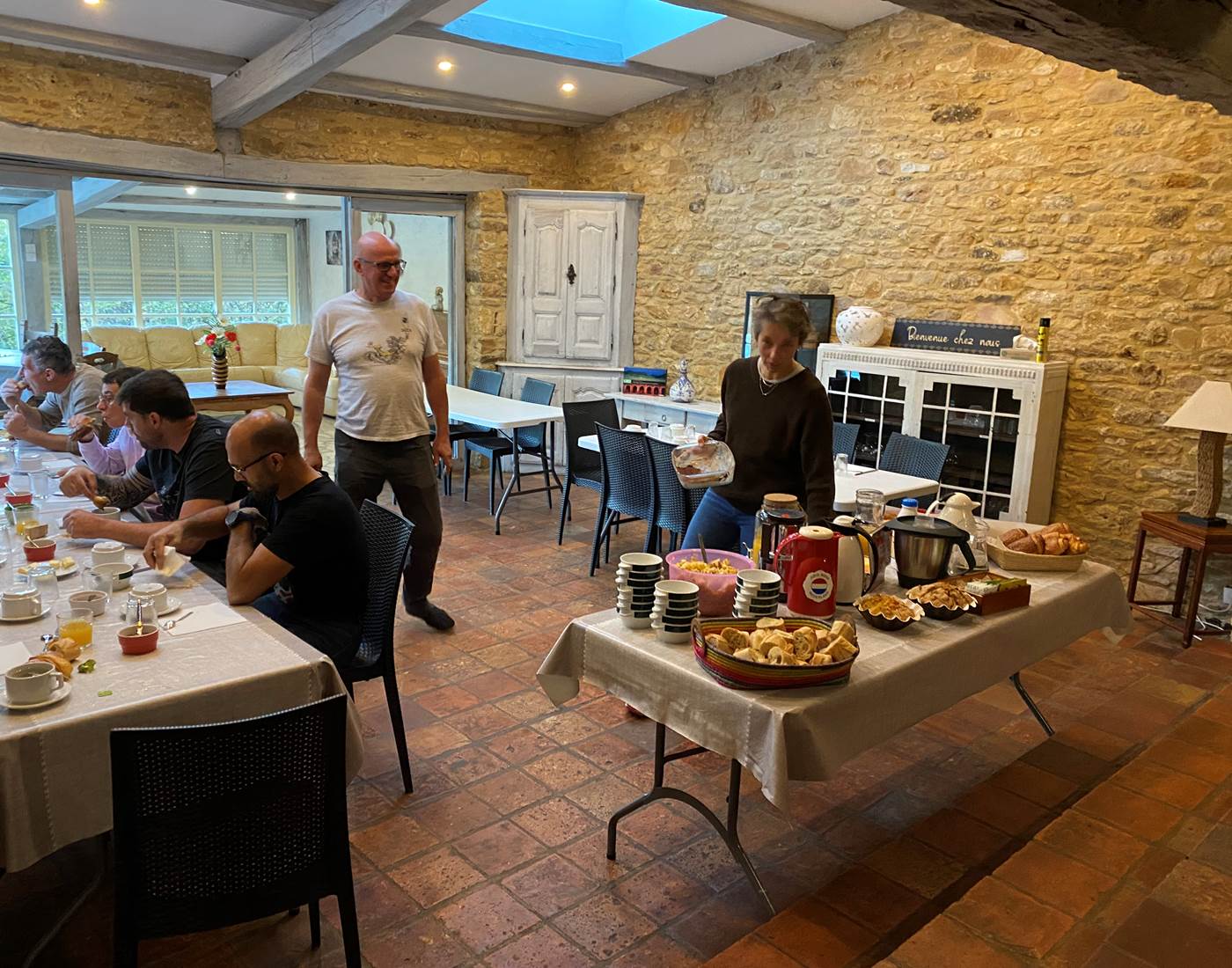 Petit déjeuner dans la villa