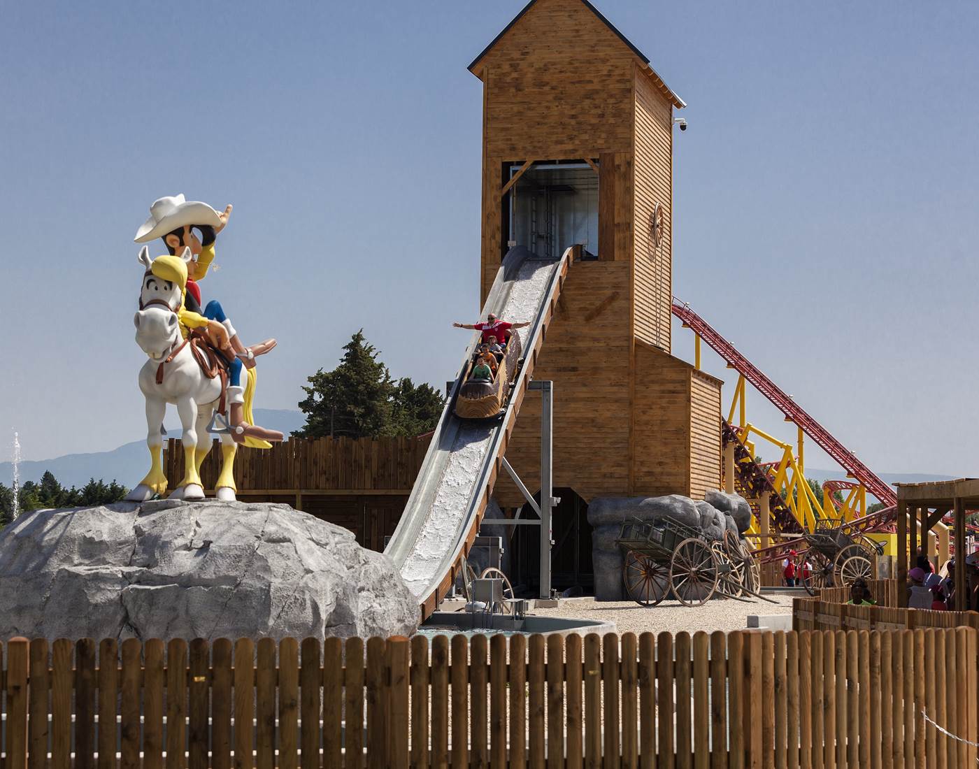LUCKY-RIVER-PARC-SPIROU-HOTEL-PROCHE